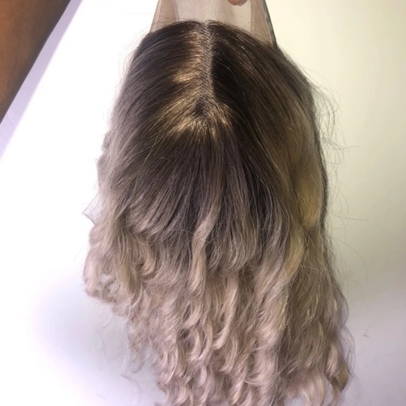 ?Tiffani 18”   Blonde & Dark Roots Wavy bob Wig?